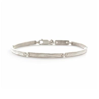 bracelet with shiny edges in silver